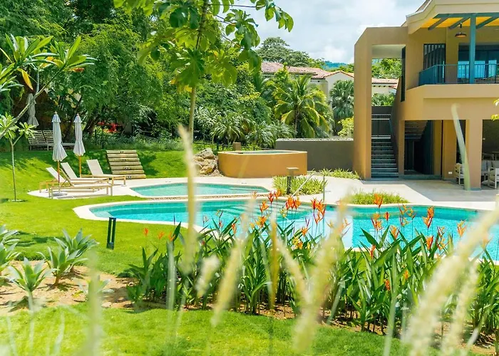 Pool View + Clulb In Playas Del Coco | Naumi N531